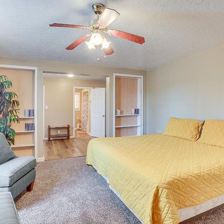 Charming Gadsden Home With Golf Course Views! 外观 照片