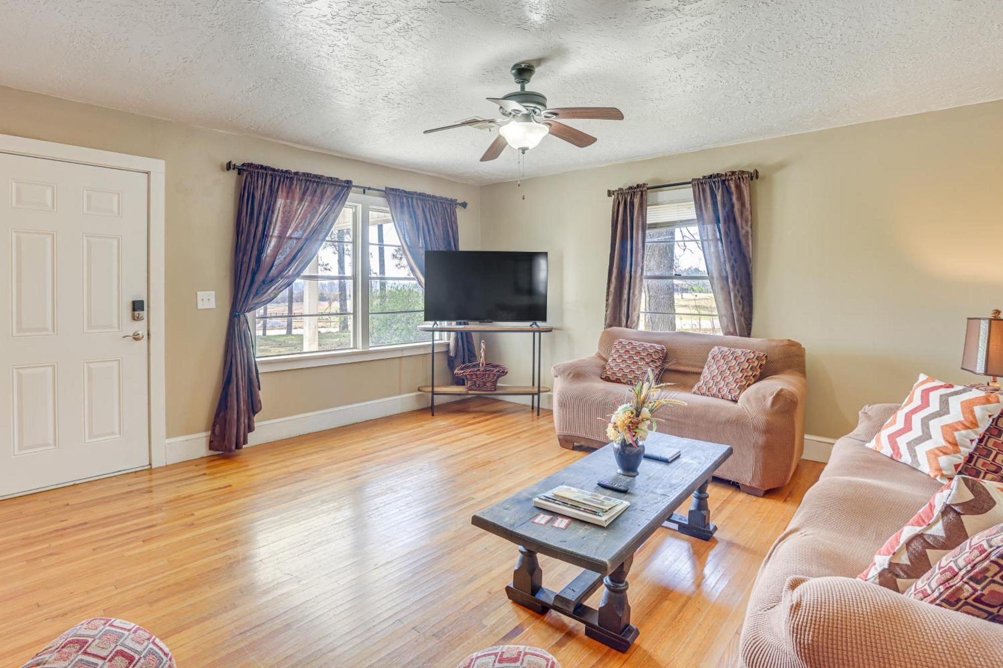 Charming Gadsden Home With Golf Course Views! 外观 照片